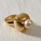 6. Ring, 18kt gold, pearl