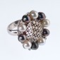 7. Ring, 18kt gold, diamonds, pearls