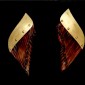 4. Earpieces, 18kt gold, pleated coloured stainless steel